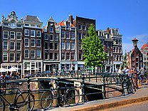Kurzinfo zu Amsterdam Foto Reiseführer  Hübsche Grachtenhäuser und Brücken