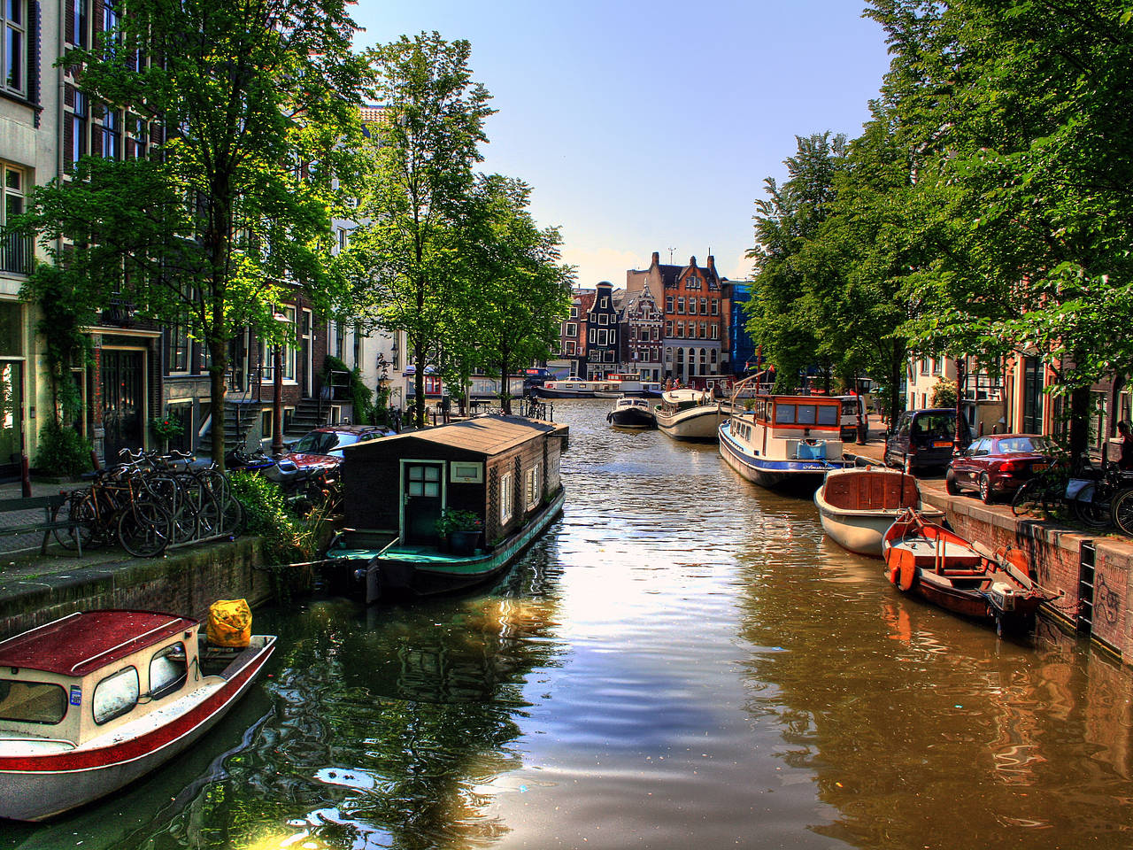  Fotografie Sehenswürdigkeit  Amsterdam wird von schönen Grachten durchzogen