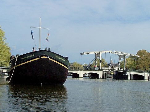  Bildansicht Sehenswürdigkeit  Die Magere Brug ist die bekannteste Brücke Amsterdams